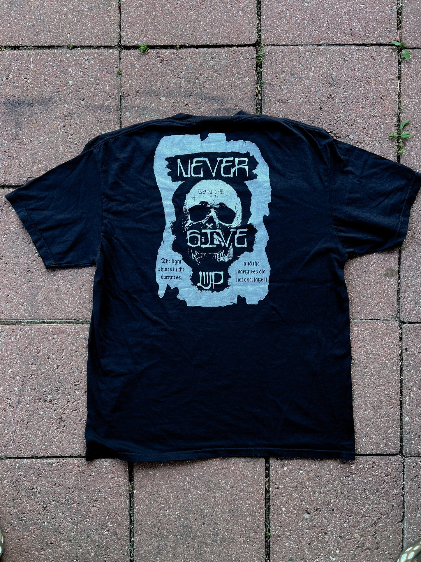 Never Give Up (the light)